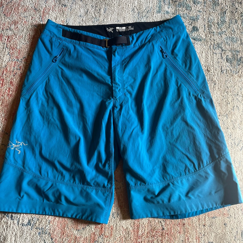 Men’s Arc’teryx blue gamma SL vintage Hiking Trail Trekking Shorts Size S